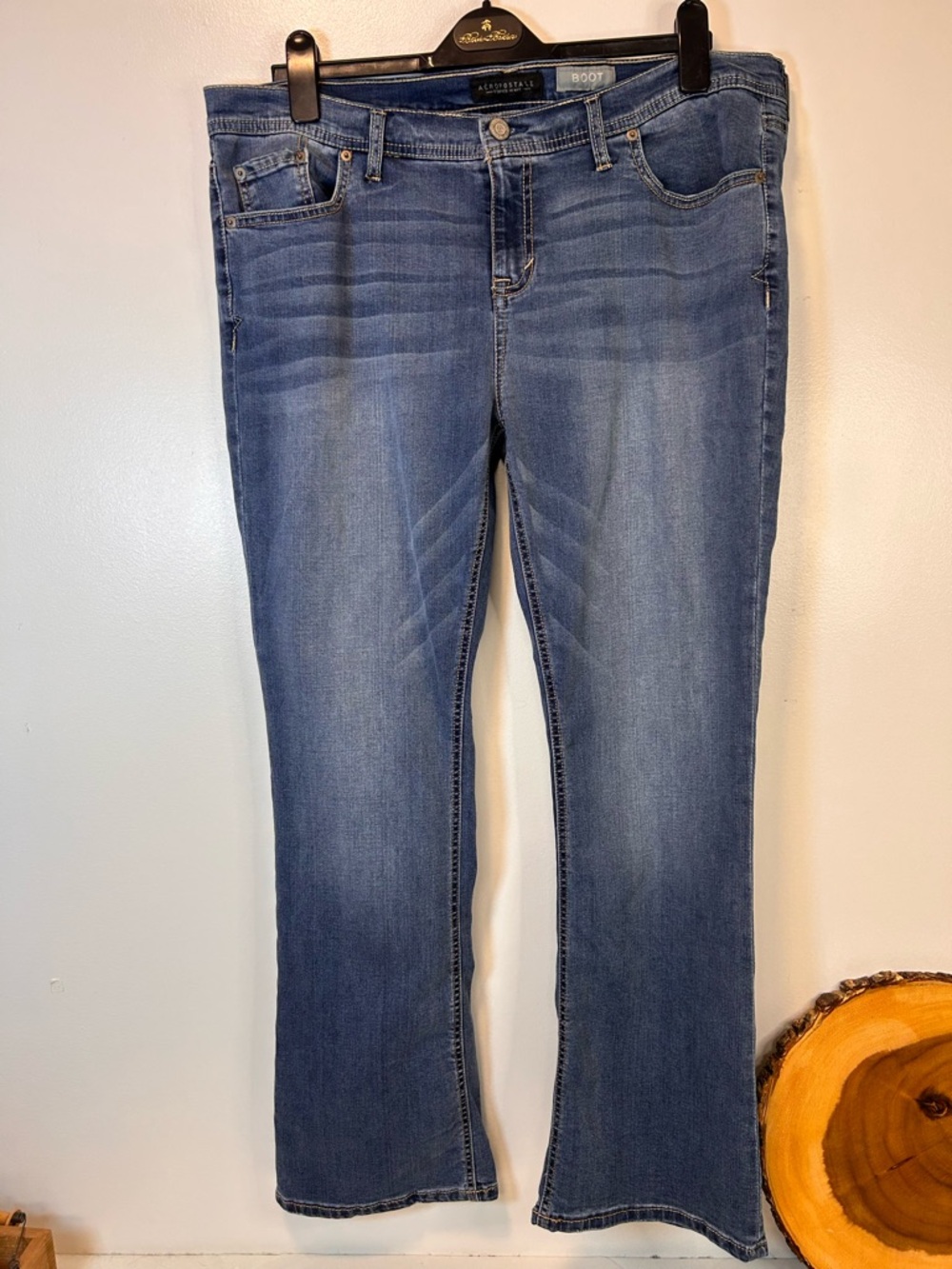Aeropostale bootcut medium wash jeans Women’s 18 Short